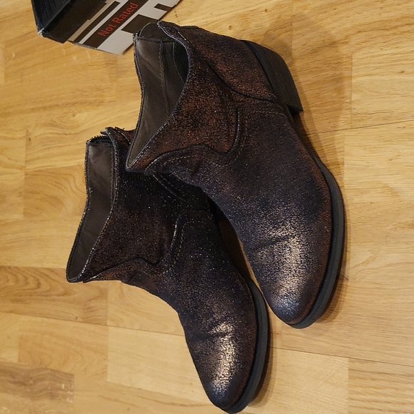 Boots - Picture 2 of 3